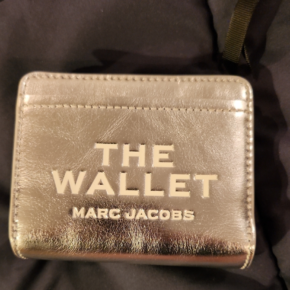 NWOT Marc Jacobs Metallic Silver Mini Compact Wallet